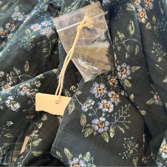 a.n.a NWT Dark Green Floral High Ruffle Neck Long Sleeve Blouse Size XL - Picture 6 of 6